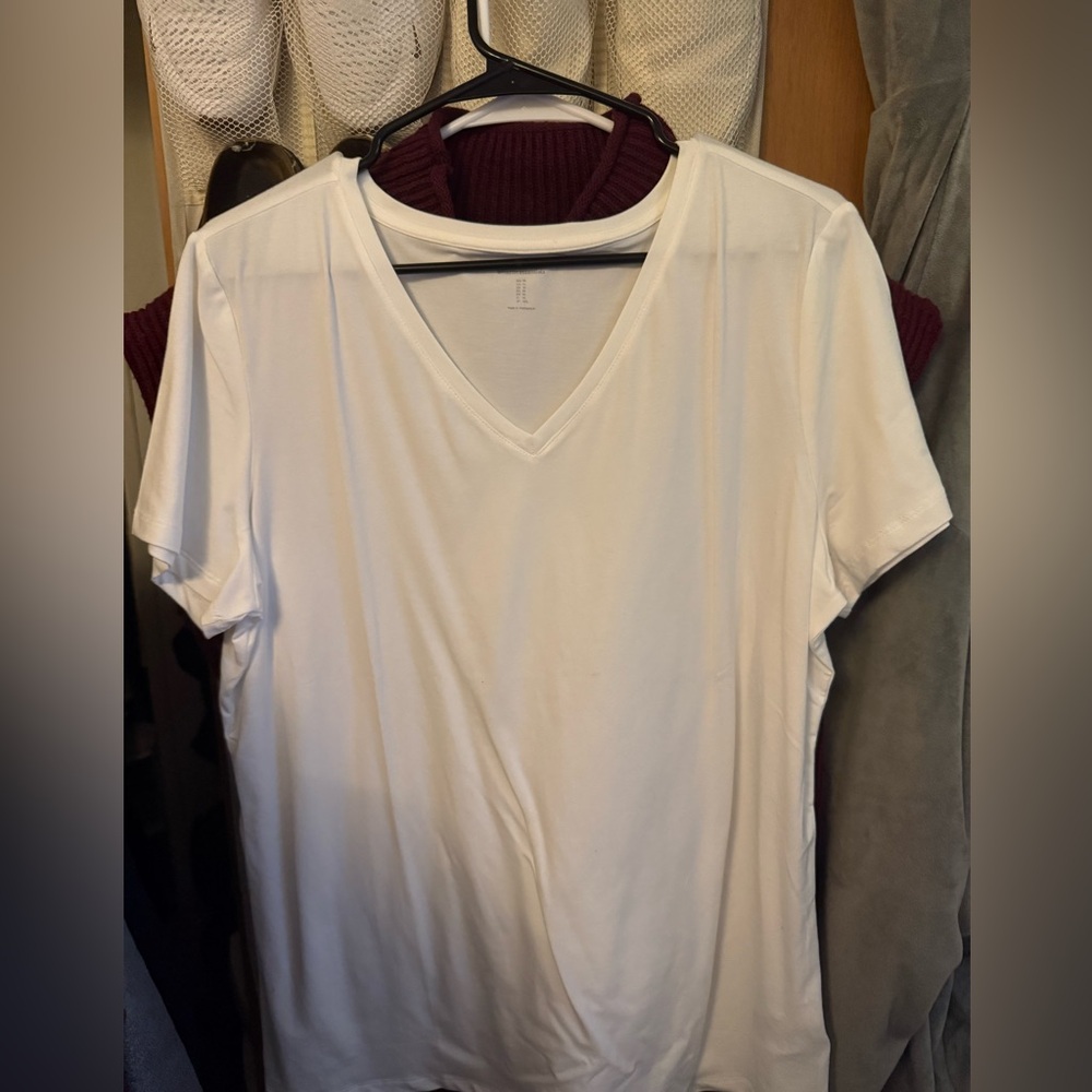 Amazon Essentials White Wrap Short Sleeve Tee